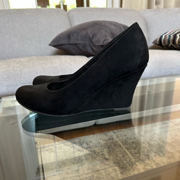 Black Wedge/Heels - Picture 3 of 4